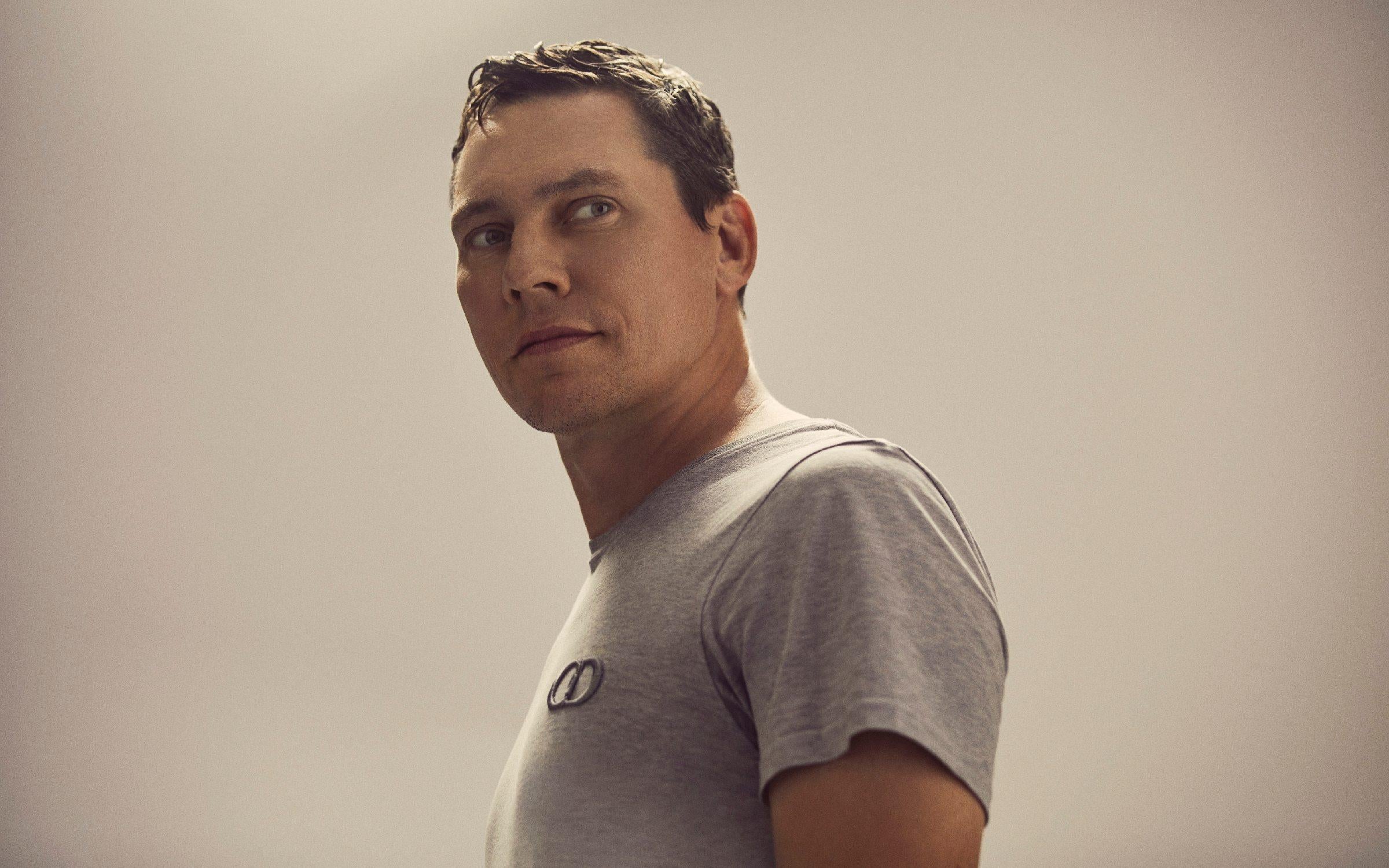 Tiësto újabb sláger gyanús számmal jelentkezett!