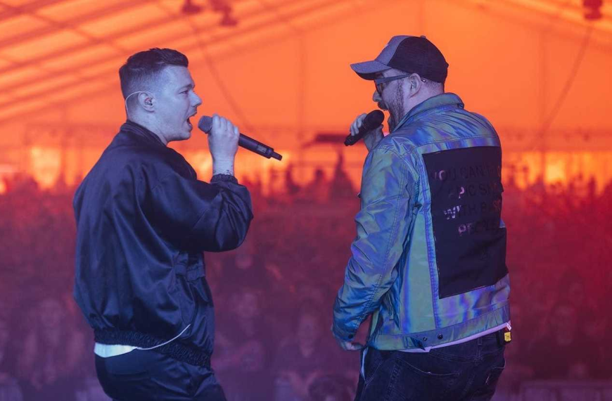 KLIPPREMIER: Wellhello – Részegen egy rolleren